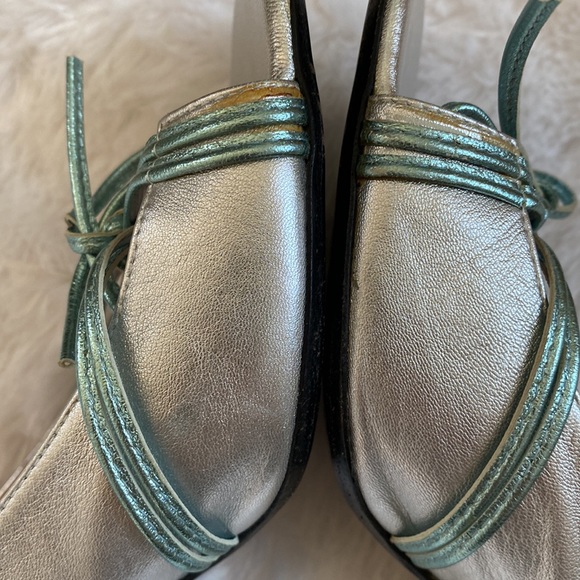 Stunning silver/blue heels!  Perfect party shoes - Picture 3 of 11